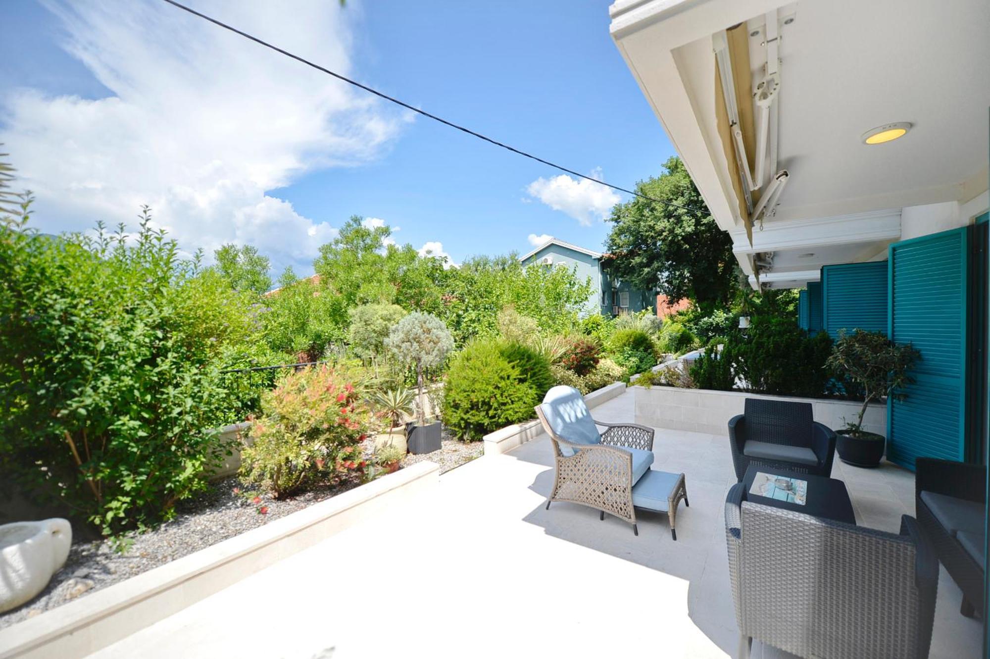 Apartments Boka Blue Dobrota Kotor Exterior photo
